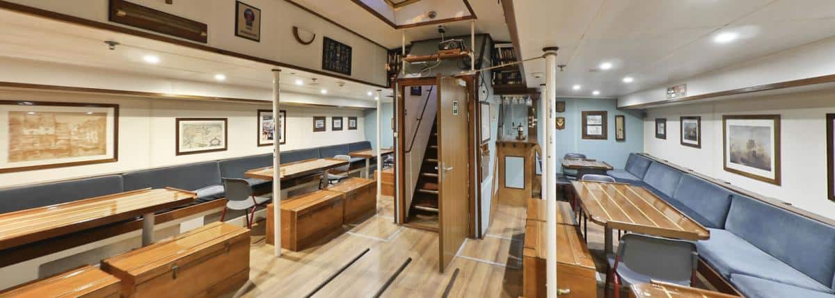 Accommodation on Classic Sailing ships - saloon on morgenster