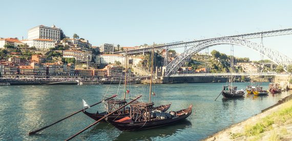 shipping Port in Porto. Photo from Pixabay