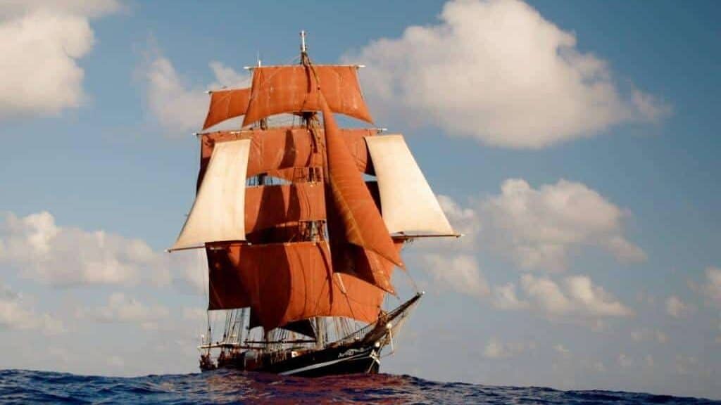 Eye of the Wind under full sail. Adventure sailing holidays across oceans with classic sailing.